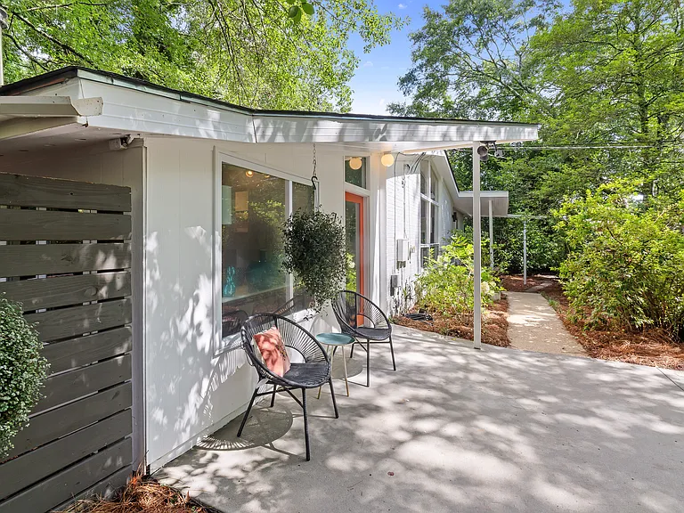 719 Mercer Cir — Photo 22
