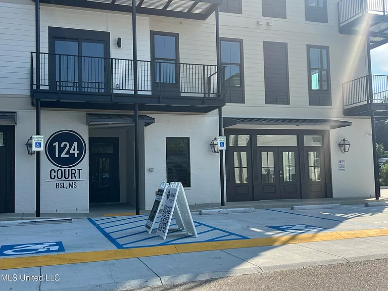 124 Court St — Photo 39
