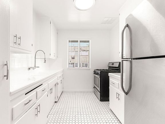 5th image of 1737 N Orange Dr APT 28