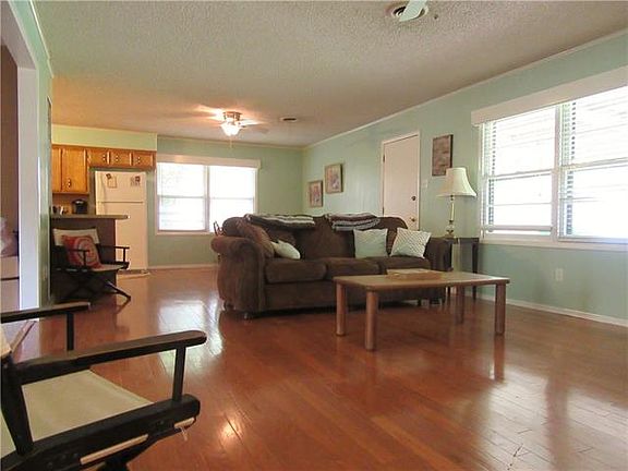 3rd image of 2317 Regent Dr