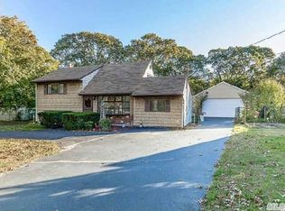 41 Holbrook Rd, Holbrook, NY 11741