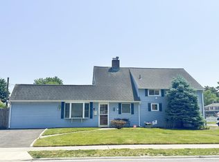 68 Land Ln, Westbury, NY 11590
