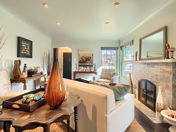 Bight, sunny living area!