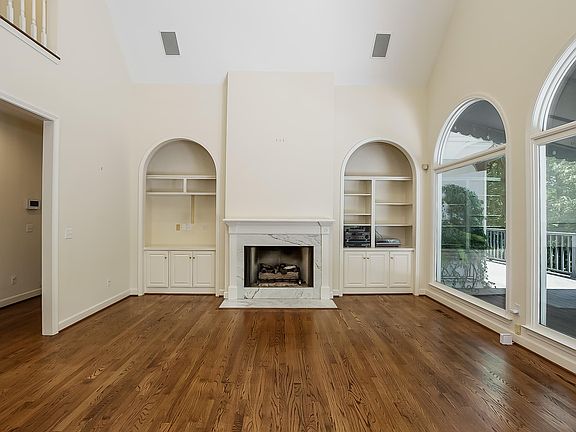 3rd image of 9001 Admiralty Ln