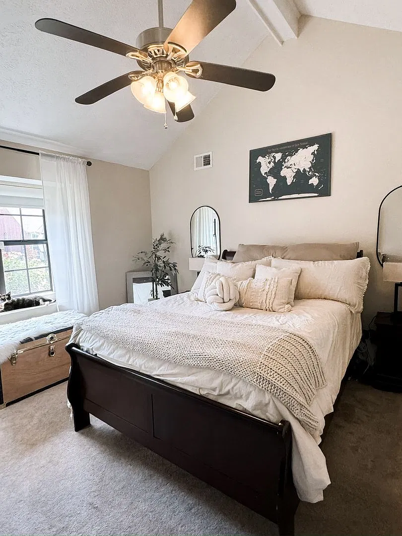 Spacious 3-Bedroom Home with Fenced Backyard & Garage — Photo 3