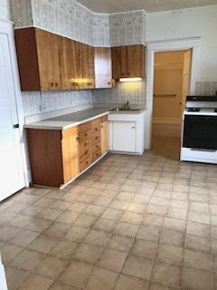 2nd image of 110 N 9th St APT 3