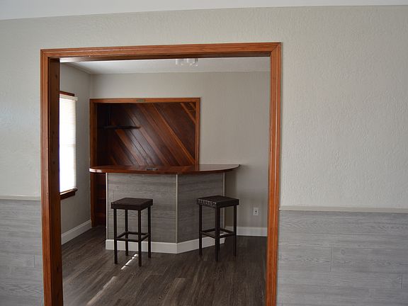 Bonus bar room
