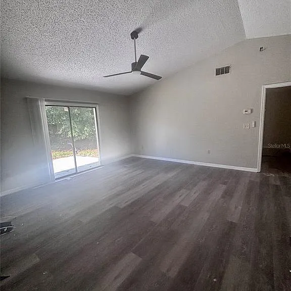 624 Jaguar Ct — Photo 4