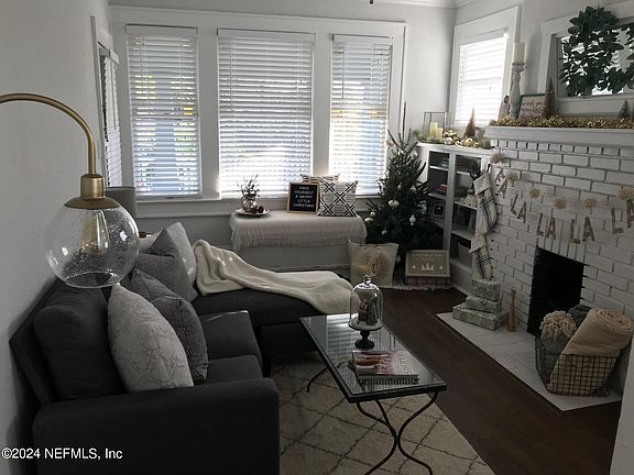 2nd image of 2047 MYRA Street