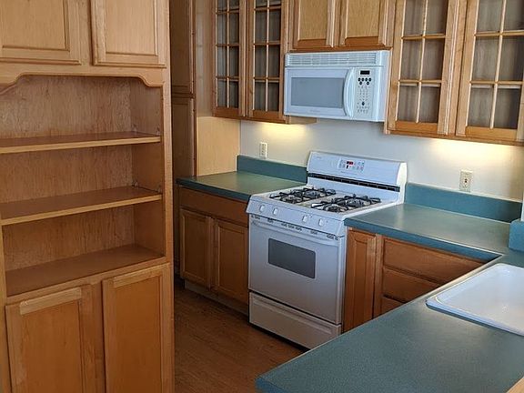 4th image of 122 University Ave #A