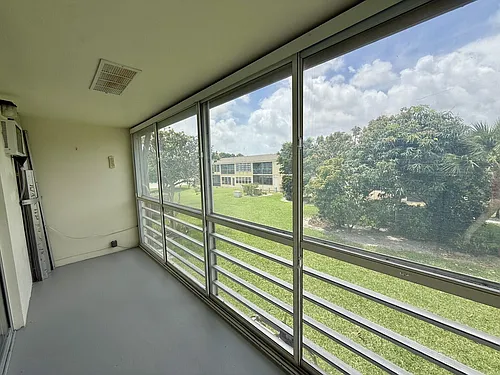32 Kingswood E #B Photo 1
