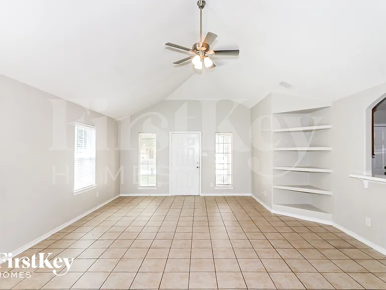 18731 Reynolds Park Dr — Photo 2