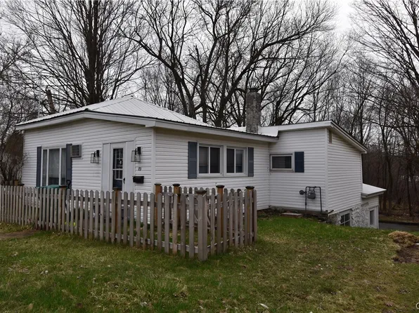 89 Bridge St, Carthage, NY 13619