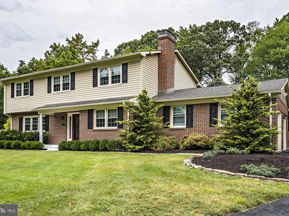 220 Forrestal Dr, Bear, DE 19701