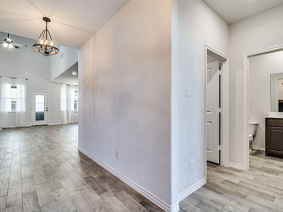 5th image of 3094 Maverick Dr