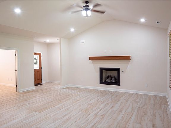 4th image of 30 Birsay Cir