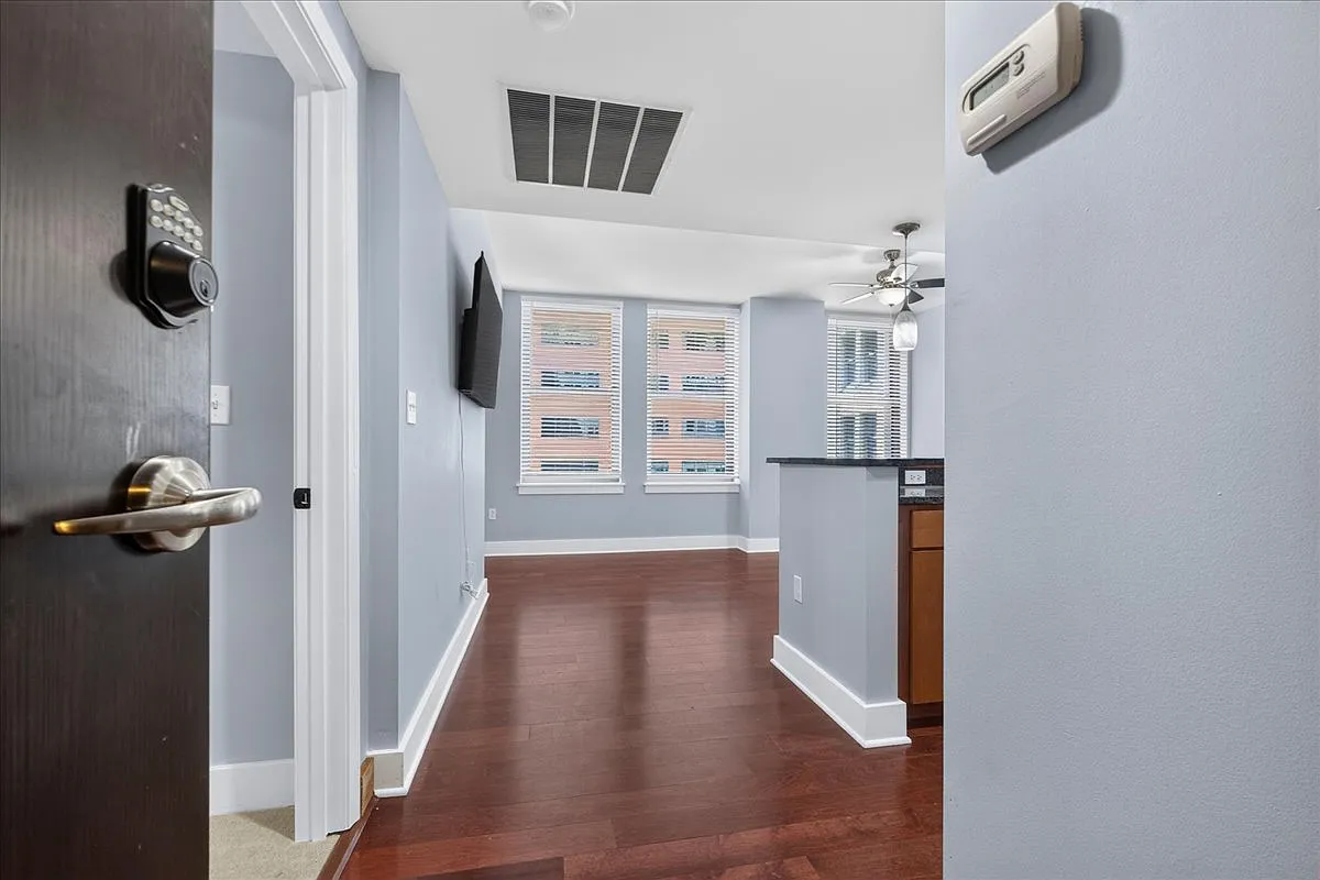 2 bed, 796 sqft, $1,300 — Photo 4