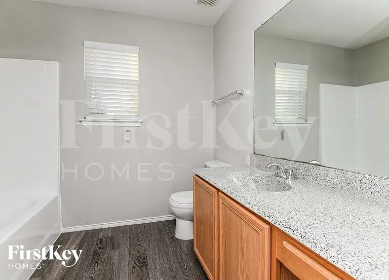 1604 Alcazar Plz — Photo 13