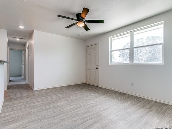 4th image of 167 CAROUSEL DR