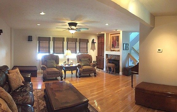 2nd image of 948 Ashton Pl
