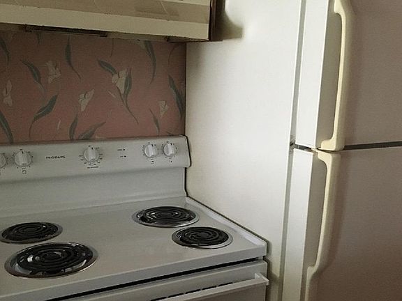 2nd image of 1600 Park Cir APT 715