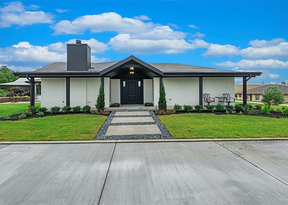 1st image of 5463 Kelly Dr
