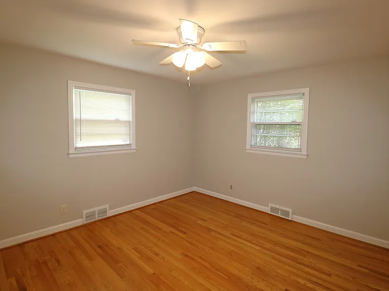 2316 Silas Creek Pkwy — Photo 10