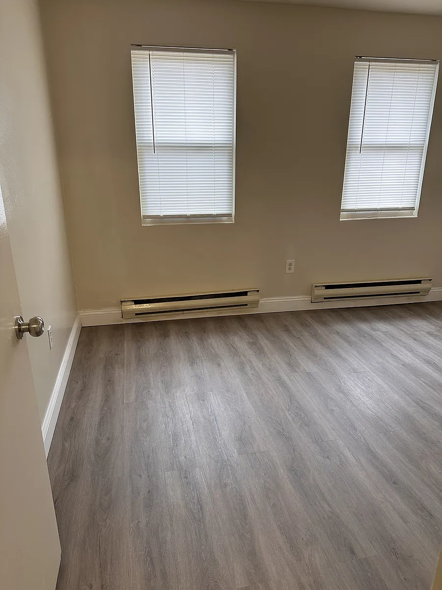 Building Photo - 414 E 4th St #1