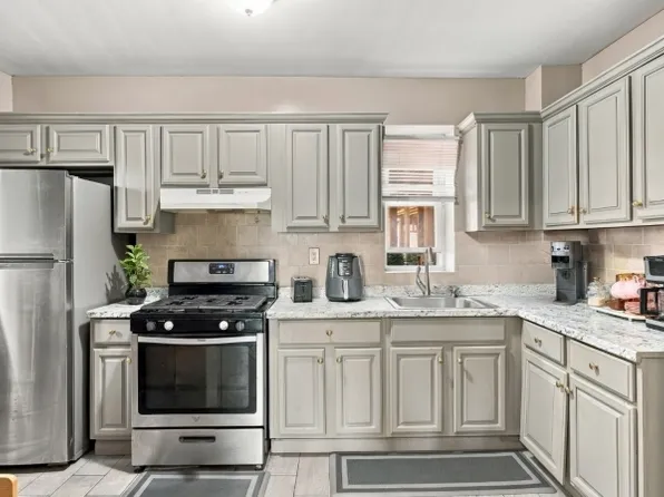 12 Church Pl, East Orange City, NJ 07017