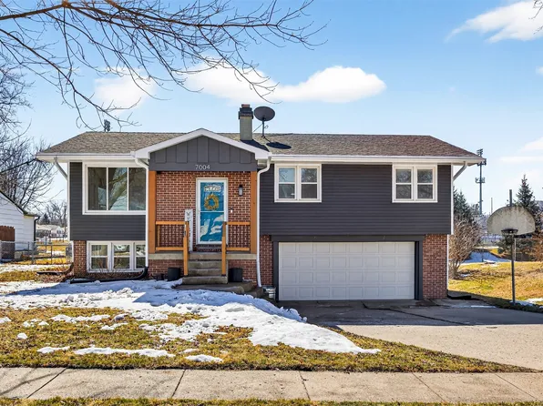 7004 Twana Dr, Urbandale, IA 50322
