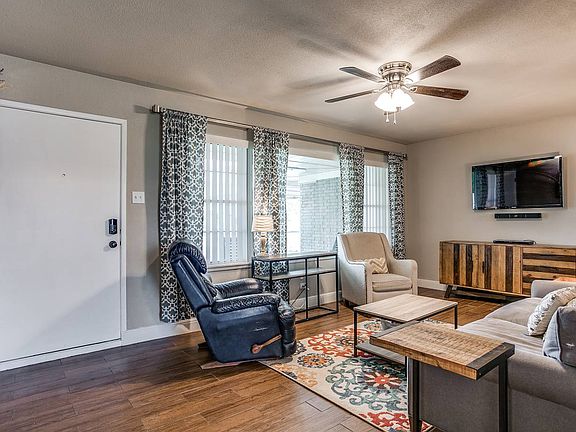 3rd image of 415 Sandalwood Ln