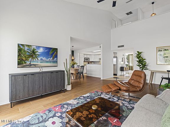 3rd image of 7 COVE Road