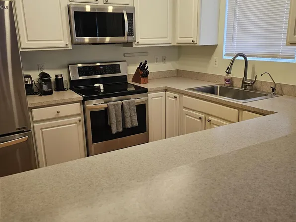 9073 Newport Way, Livonia, MI 48150