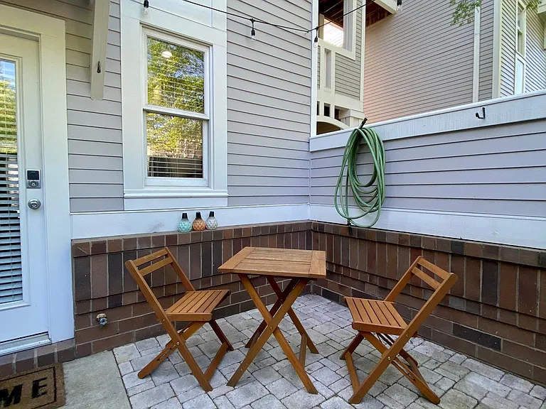 661 N Alexander St — Photo 20