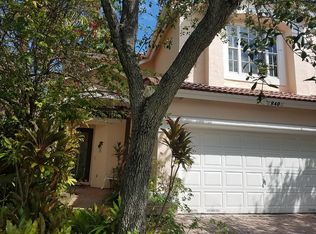 840 Natures Cove Rd, Dania Beach, FL 33004