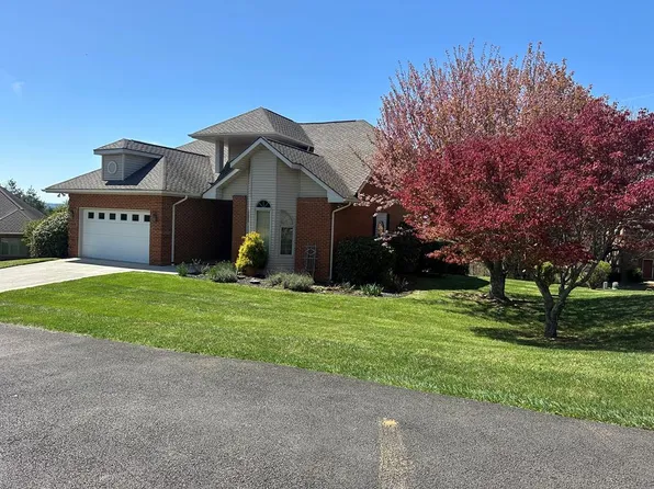 104 Magnolia Ct, Galax, VA 24333