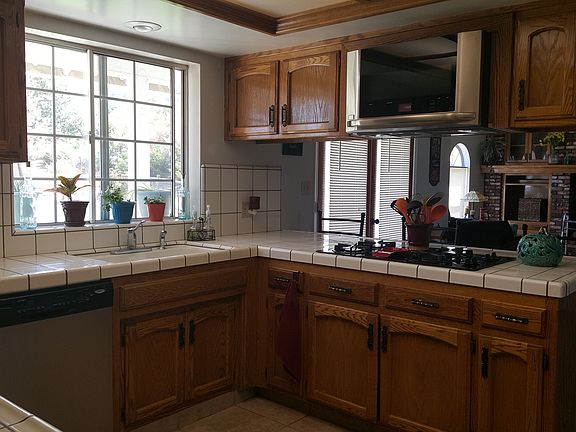 Kitchen/ built in microwave