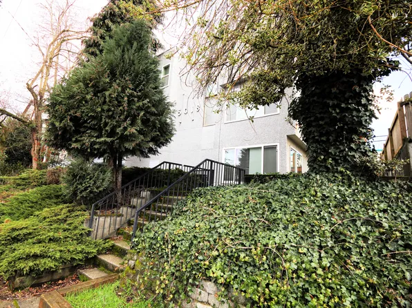 5018 11th Ave NE, Seattle, WA