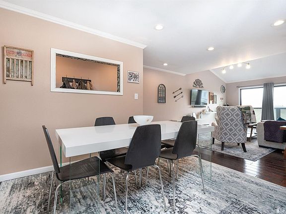 4th image of 250 Willow Ave #434