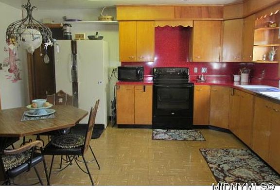 3rd image of 1306 Sherman Dr