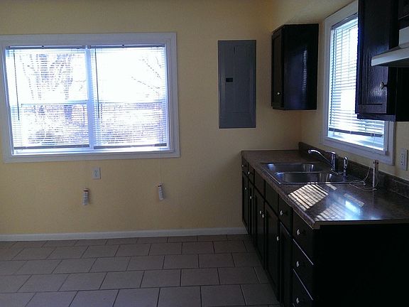 3rd image of 4523 N Parker Ave