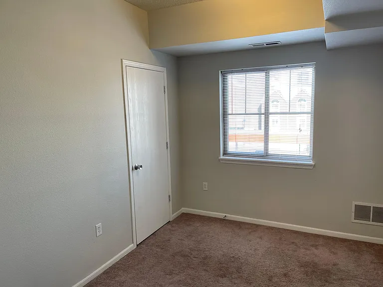 313 S Gilbert St #2022 — Photo 9