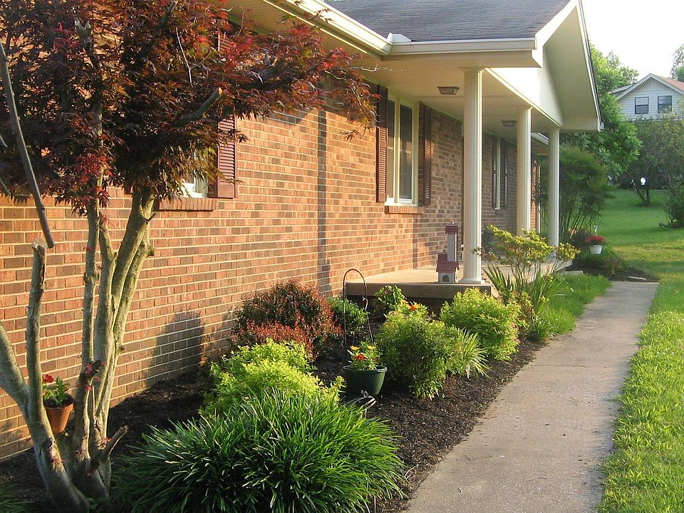 Nicley landscaped front entrance!