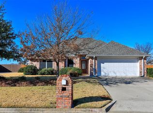1100 W University Dr, Gainesville, TX 76240