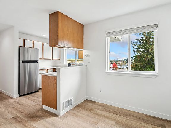 3rd image of 4721 194th St SW #301