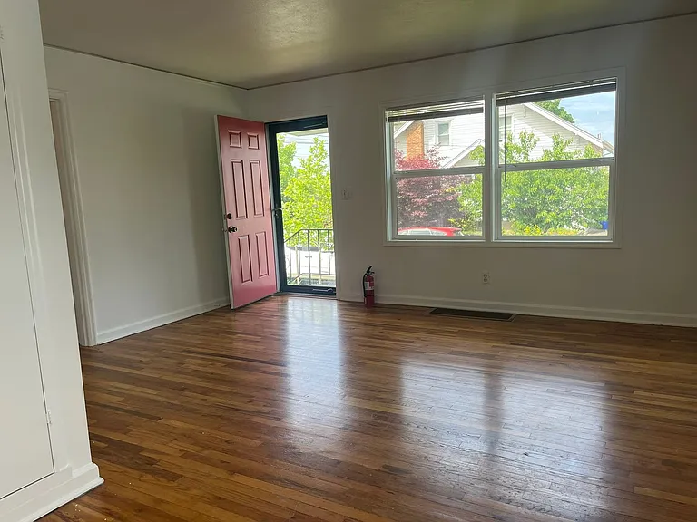 128 N Saratoga St — Photo 4