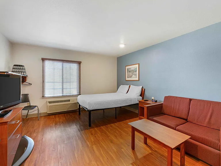 Deluxe Studio - 1 Full Bed