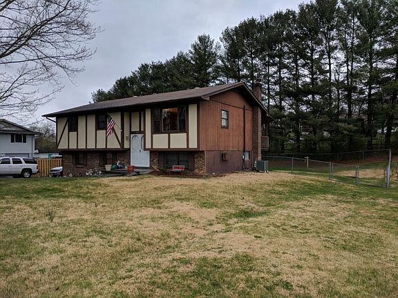 3rd image of 303 Norwood Dr