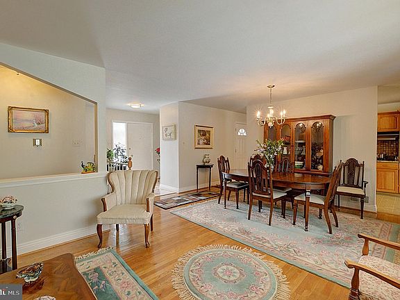 3rd image of 14017 London Ln