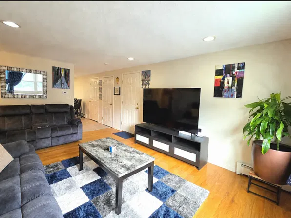 2 Laurent Rd APT 5, Salem, MA 01970